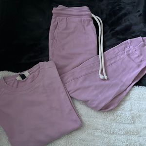 Universal Thread matching sweat-set. Size S sweatshirt and Size S sweatpants.